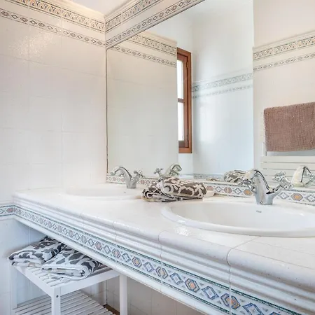 Wonderful 5 Bed With Private *