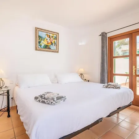 Wonderful 5 Bed With Private Villa